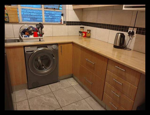 2 BEDROOM APARTMENT FOR SALE IN KEMPTON PARK CENTRAL